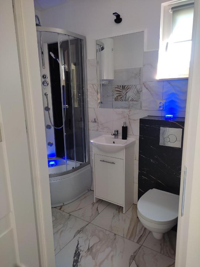 Nad Jeziorem Apartment Treby Stare